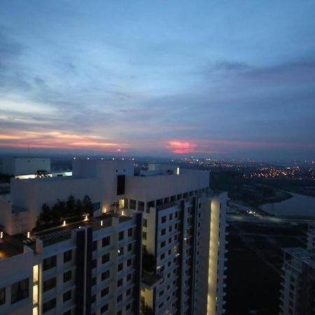 Lovely 3-Bedroom Serviced Apartment @ Cyberjaya Ngoại thất bức ảnh