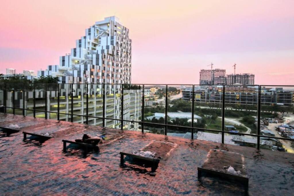 Lovely 3-Bedroom Serviced Apartment @ Cyberjaya Ngoại thất bức ảnh