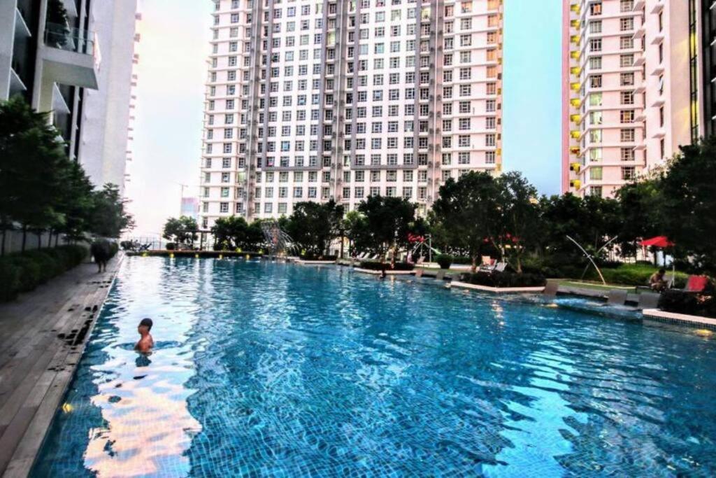 Lovely 3-Bedroom Serviced Apartment @ Cyberjaya Ngoại thất bức ảnh