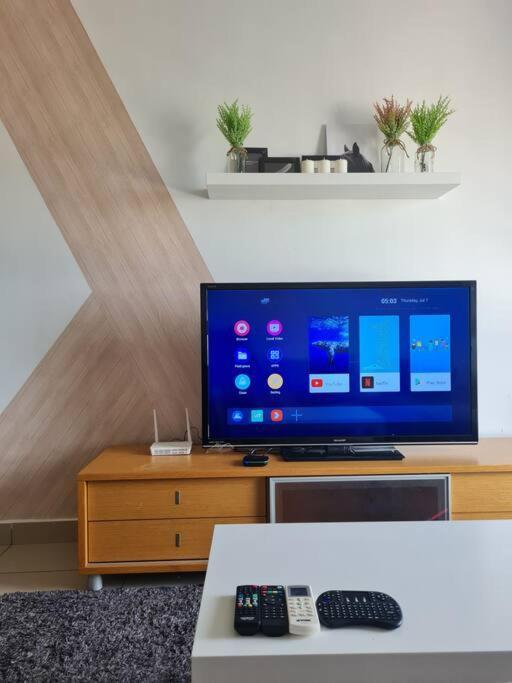 Lovely 3-Bedroom Serviced Apartment @ Cyberjaya Ngoại thất bức ảnh